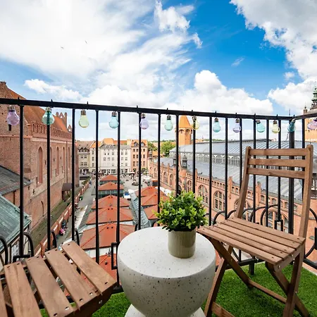Stunning With Balcony Apartment *