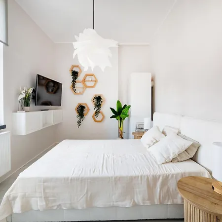 Stunning With Balcony Apartment