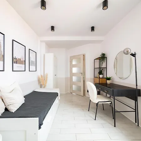 Apartment Stunning With Balcony