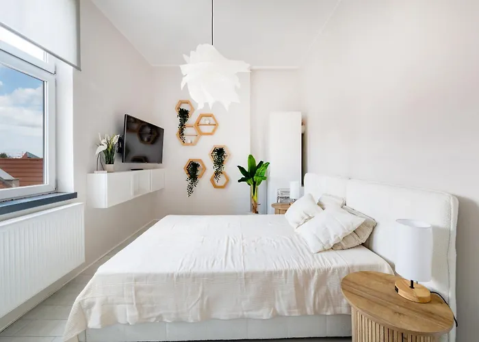 Stunning With Balcony Apartament