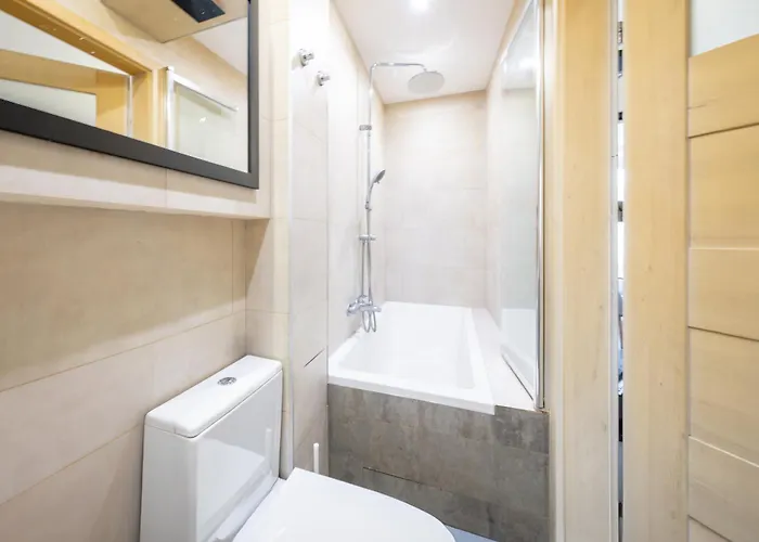 Stunning With Balcony Апартаменты *